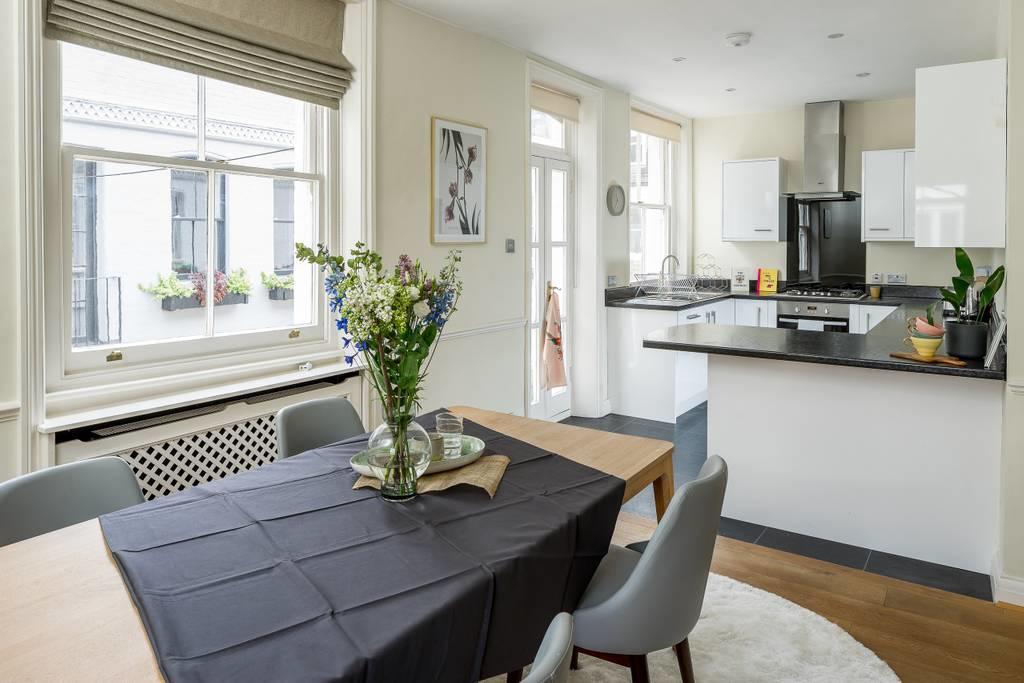 Cornwall Gardens By Lime Street *