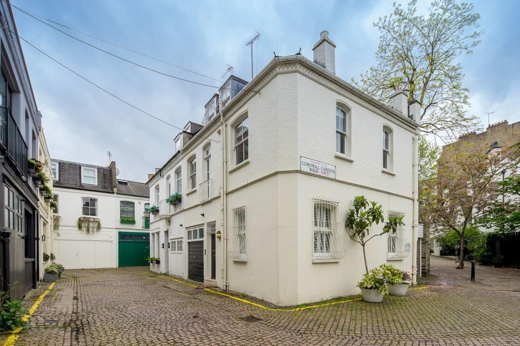 Cornwall Gardens By Lime Street *